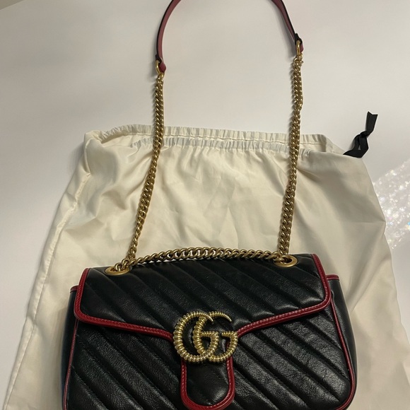 Gucci GG Marmont Shoulder Bag in Black - Picture 4 of 9